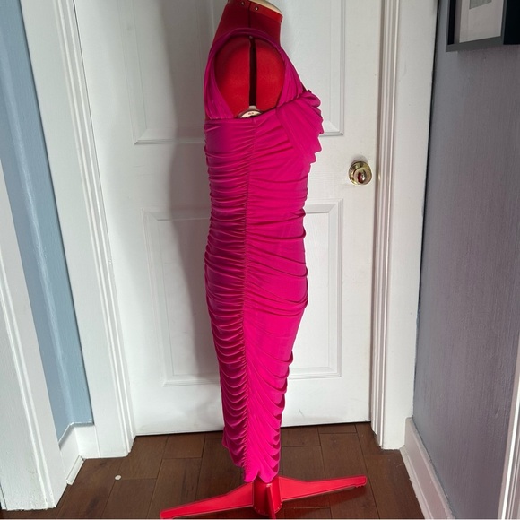 ➕Pretty Garden Hot Pink Ruched Dress. Body Con Med - Picture 3 of 7